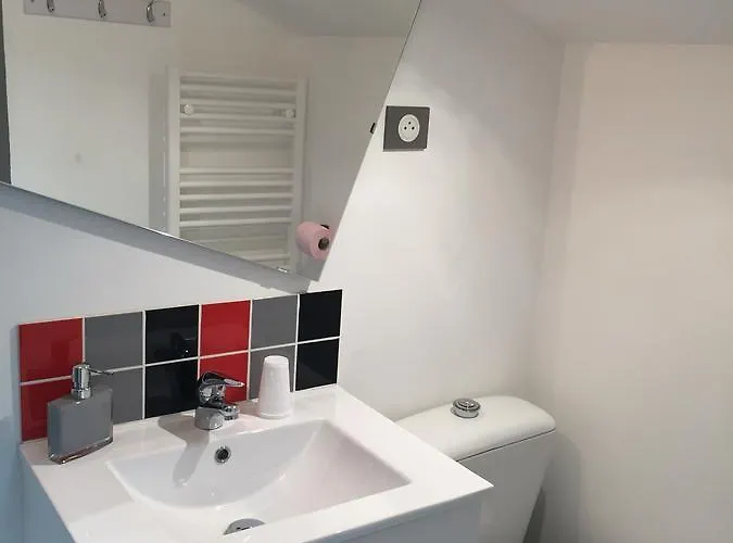 Le Pujol בית הארחה 3*